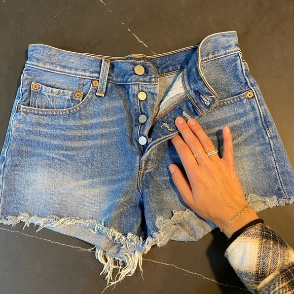 Levi 501 Jean shorts - Picture 5 of 5